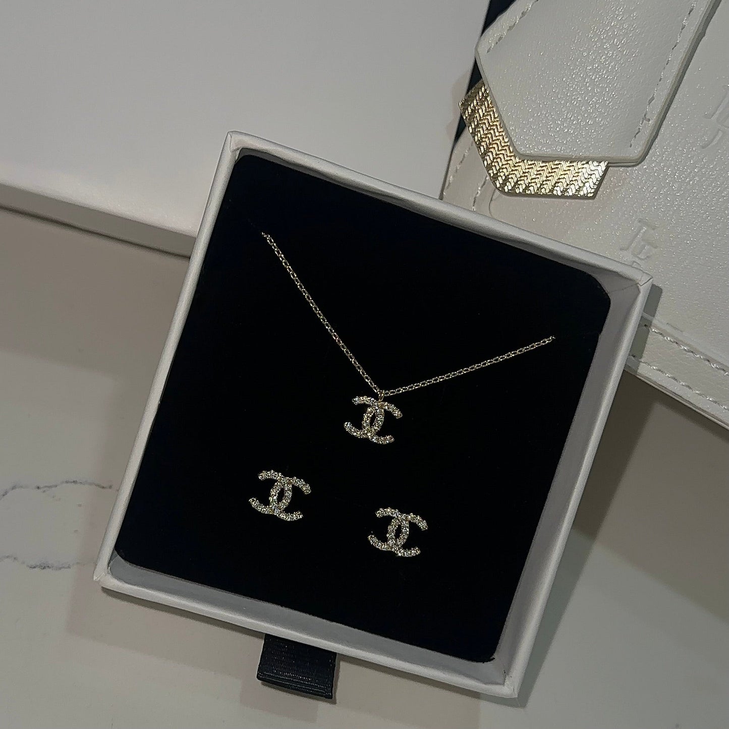 EXCLUSIVE | Leni Set Gold